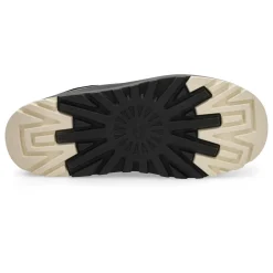 Tasman Streetscape Women