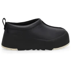 Tasman Streetscape Women